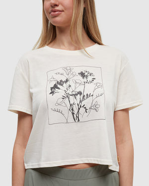 Oatmeal-Crew-Neck-Graphic-Cropped-Shortsleeve-T-Shirt